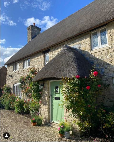 Farrow & Ball Breakfast Room Green on front door via House Of Harts | Tag and Tibby