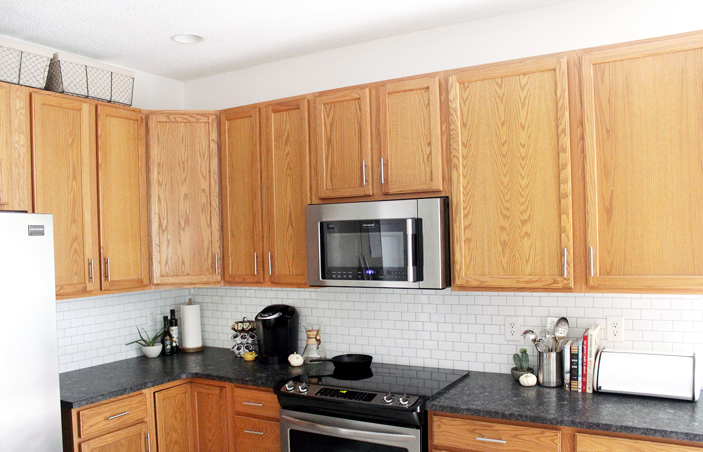 beforedecoratingoverkitchencabinetsformat1500w | Tag and Tibby