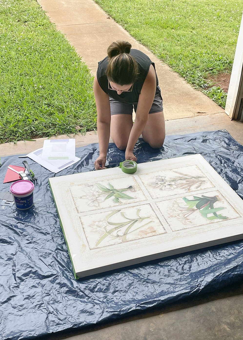 How to Make Textured Wall Art with Spackle