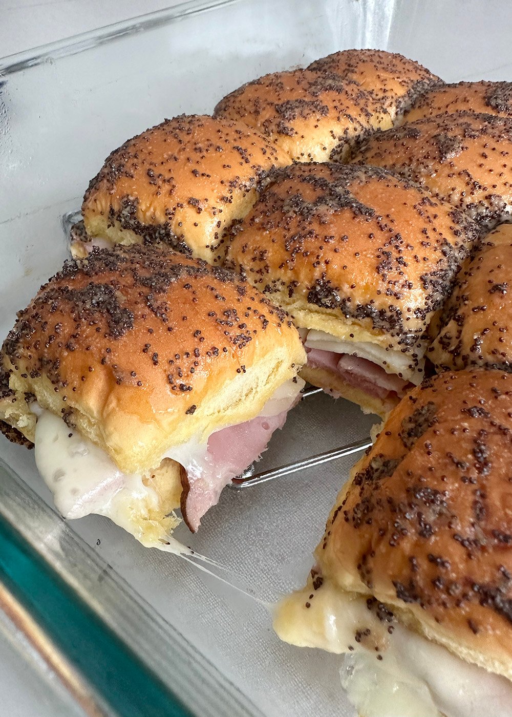 healthypoppyseedhamrolls | Tag and Tibby Healthier ham & cheese sliders with poppyseed topping